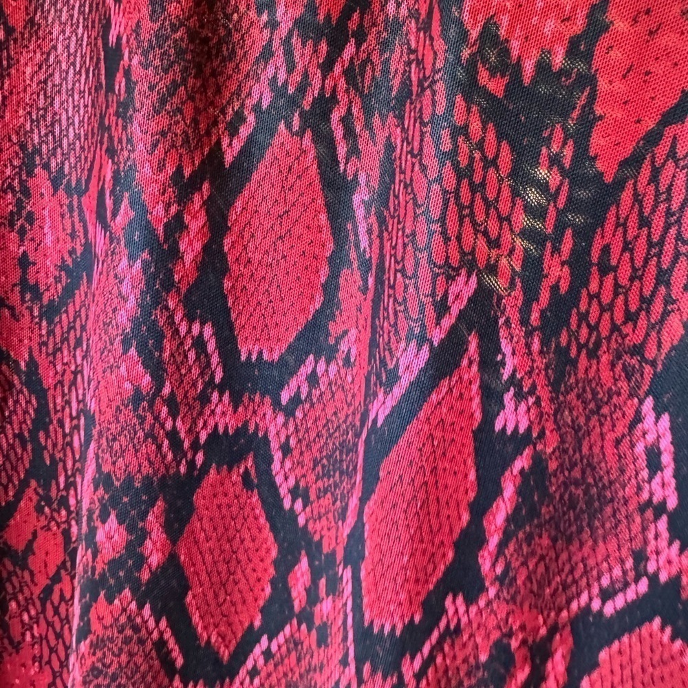 NY&Co Red Black Snake Print Mesh Top - Picture 6 of 7